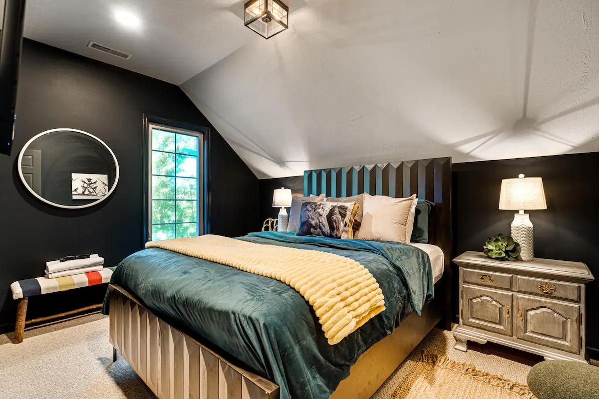 Queen Bedroom: Relax in the loft’s Queen bedroom, featuring a serene queen bed and elegant décor for peaceful nights.